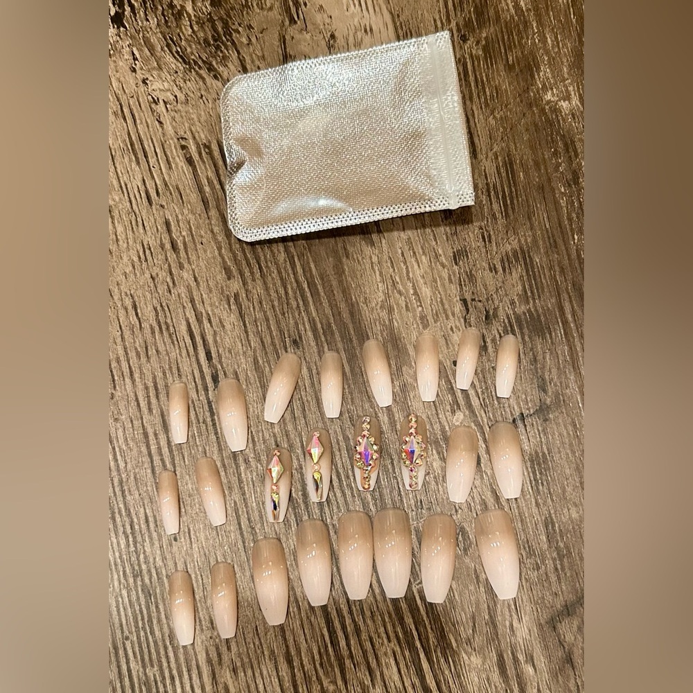 NEW KISS & CLAWS Press-On Nails (Long Voguish, Extra Long, Nude) - 8 Packs - Picture 7 of 8